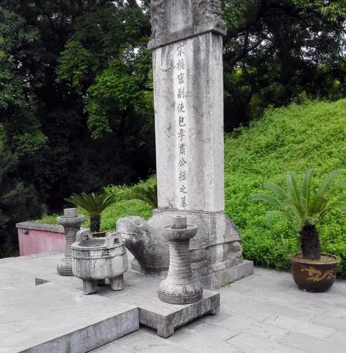 从古到今都没找到的名人墓,八十年代修铁路发现的大墓