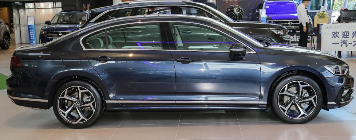 大众迈腾促销中享8万元现车报价,新款大众迈腾最低报价