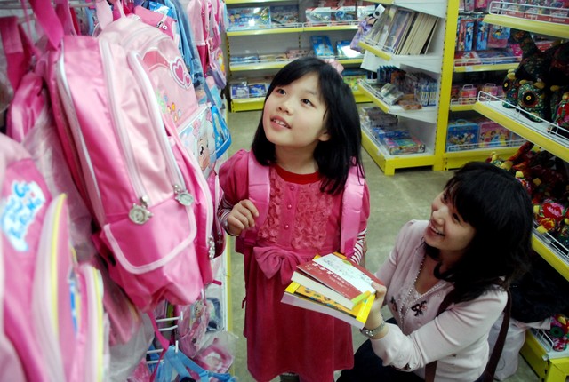 孩子的压岁钱到底给到几岁合适,压岁钱应该给小孩还是大人