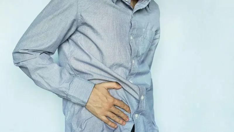 年轻人尿频还尿得多是什么原因,老年人尿频尿多正常吗