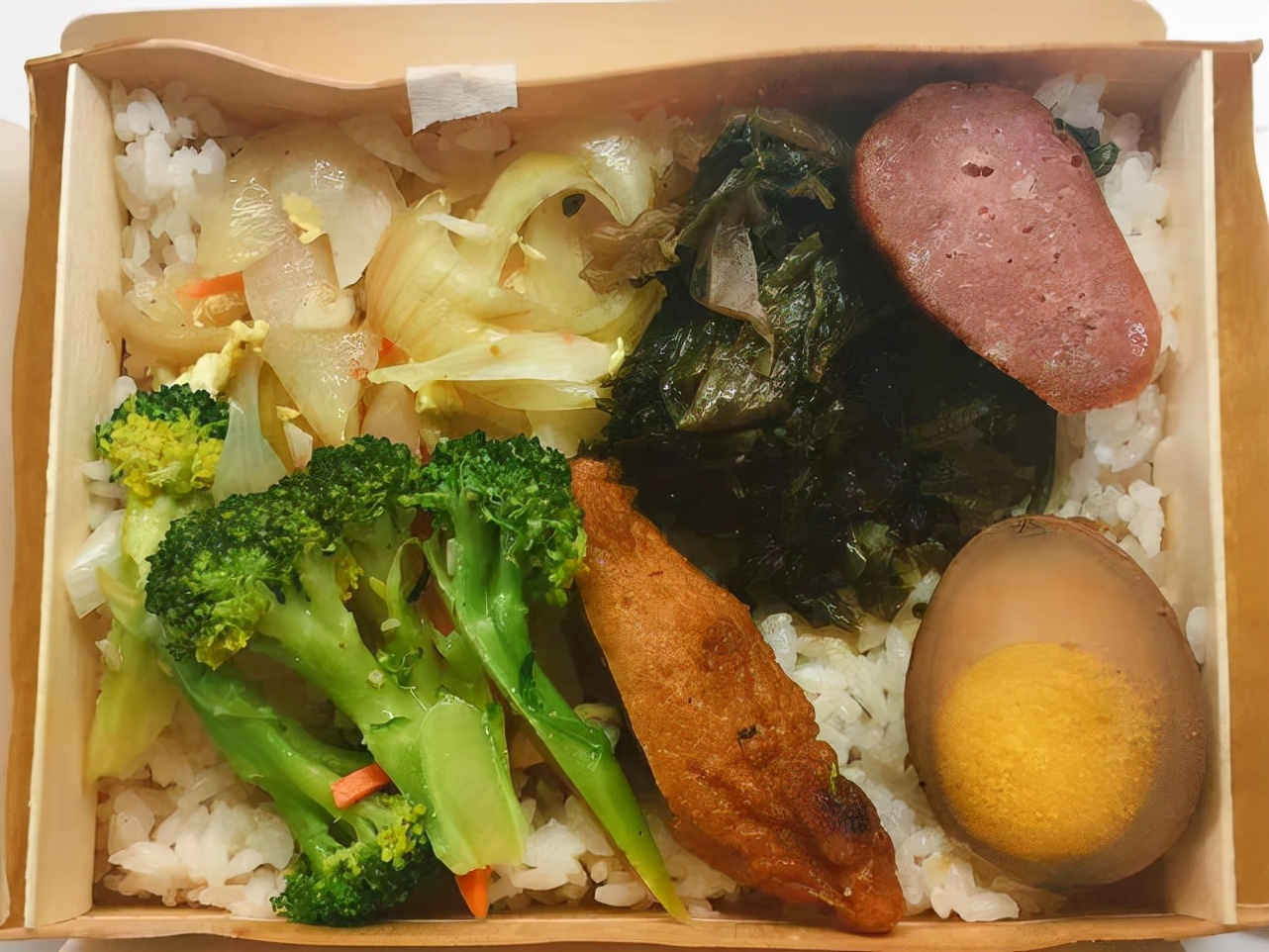 他崩溃：木盒便当吃到最后，饭粒很难挖干净！网民分享正确吃法