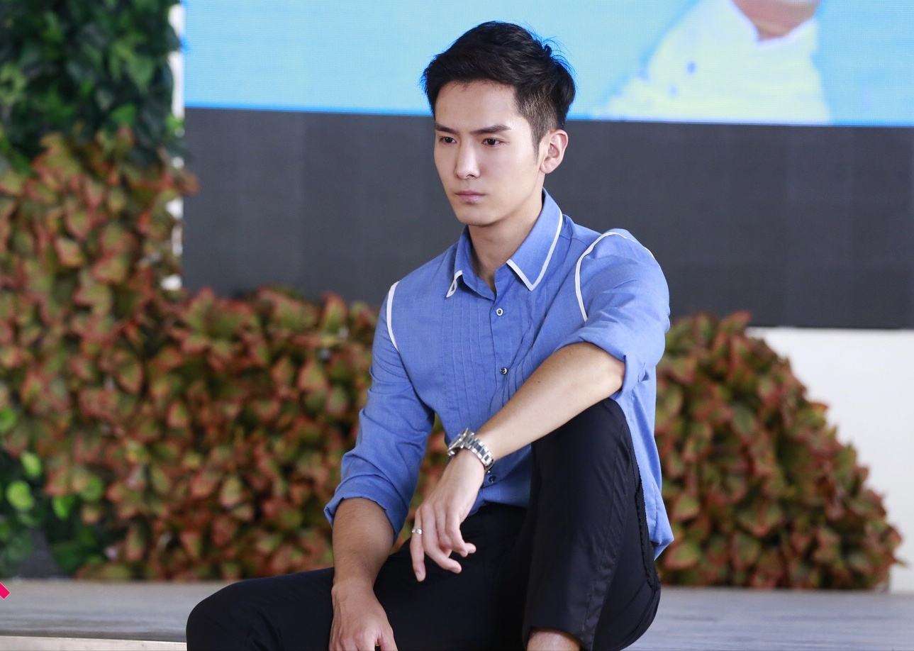 红毯假摔、穿透视装、碰瓷“迪幂孟扎”，赵樱子是要“黑红”到底