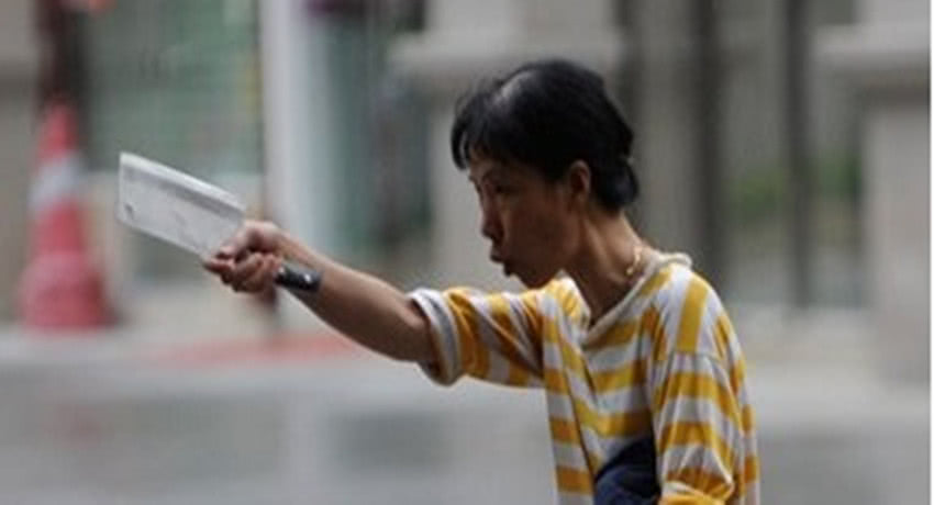 这是个狠女人，因小14岁丈夫欲离婚，她竟趁其熟睡时割掉子孙根