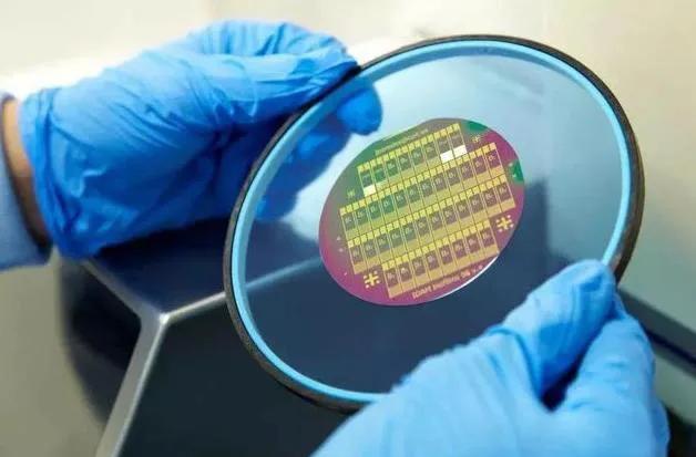 三大消息：华为基站国产率55%；中兴无造车计划；小米13Pro成机皇