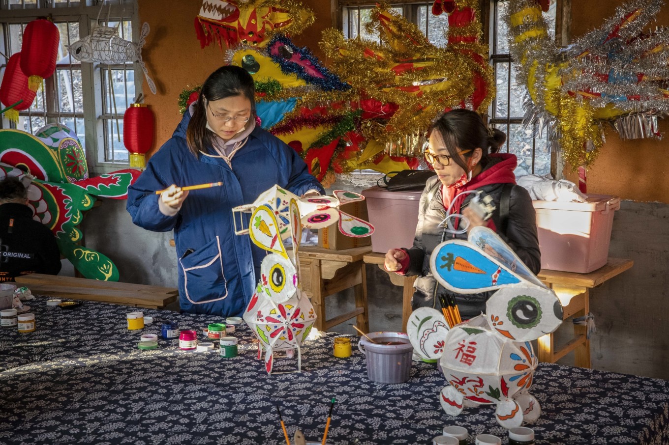在宏村绘制花灯,安徽宏村夜晚花灯