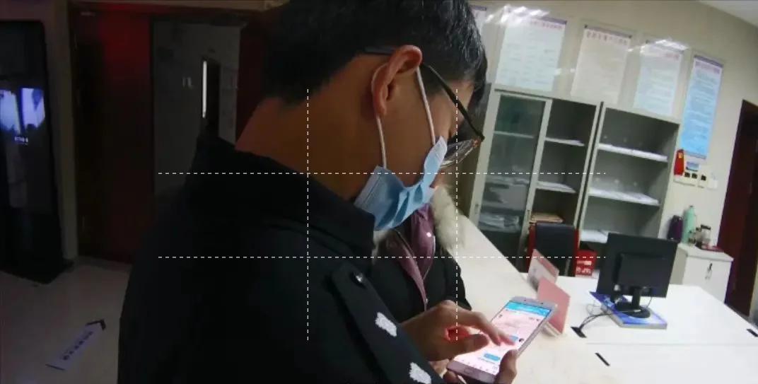 孩子怕爸妈坐牢给骗子发42个红包,担心爸妈坐牢给骗子转钱