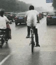 千万不要轻易穿抹胸吃火锅！