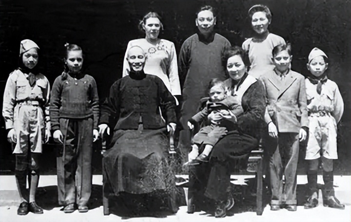 1954年蒋介石悄悄回到浙江：留下了这张照片，再也回不去家乡