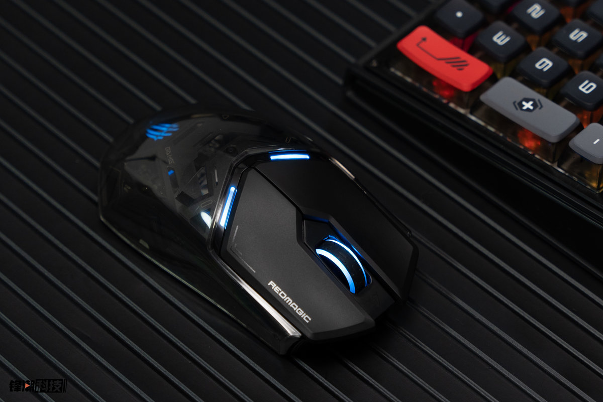 红魔电竞平板游戏体验,红魔电竞机械键盘