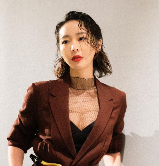 飘了？高叶发文怒怼网友，嫌对方多管闲事活太累，评论区被骂惨