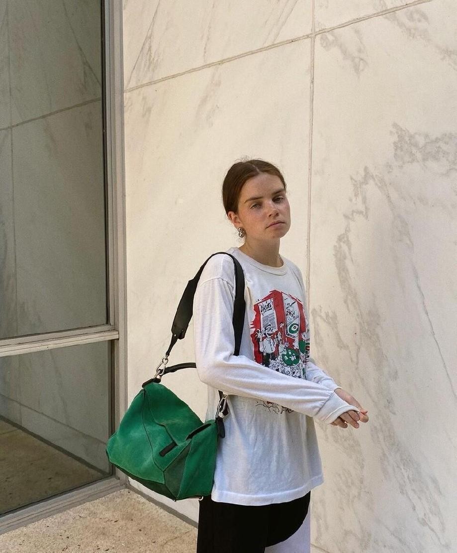 卡通t恤宽松简单,卡通图案很火的t恤