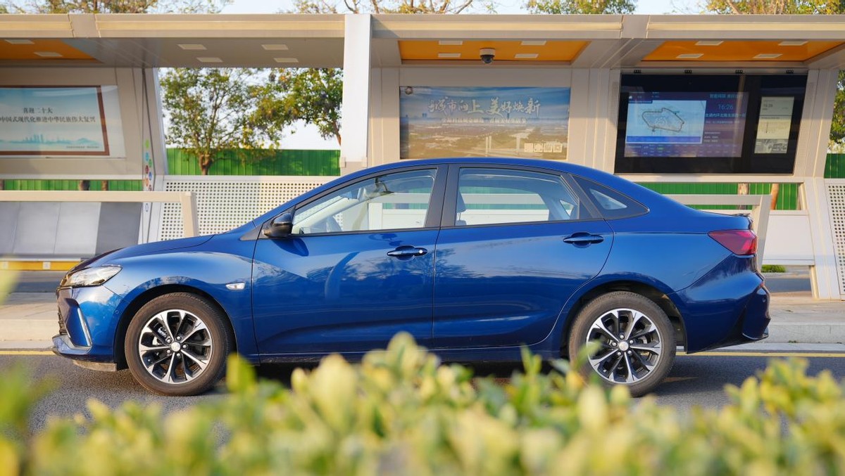 雪佛兰科鲁泽全新试驾视频,试驾雪佛兰科鲁泽新款