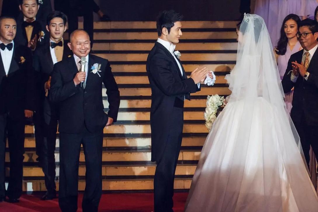 黄晓明杨颖被曝分居两年,黄晓明又和绯闻女友同框了