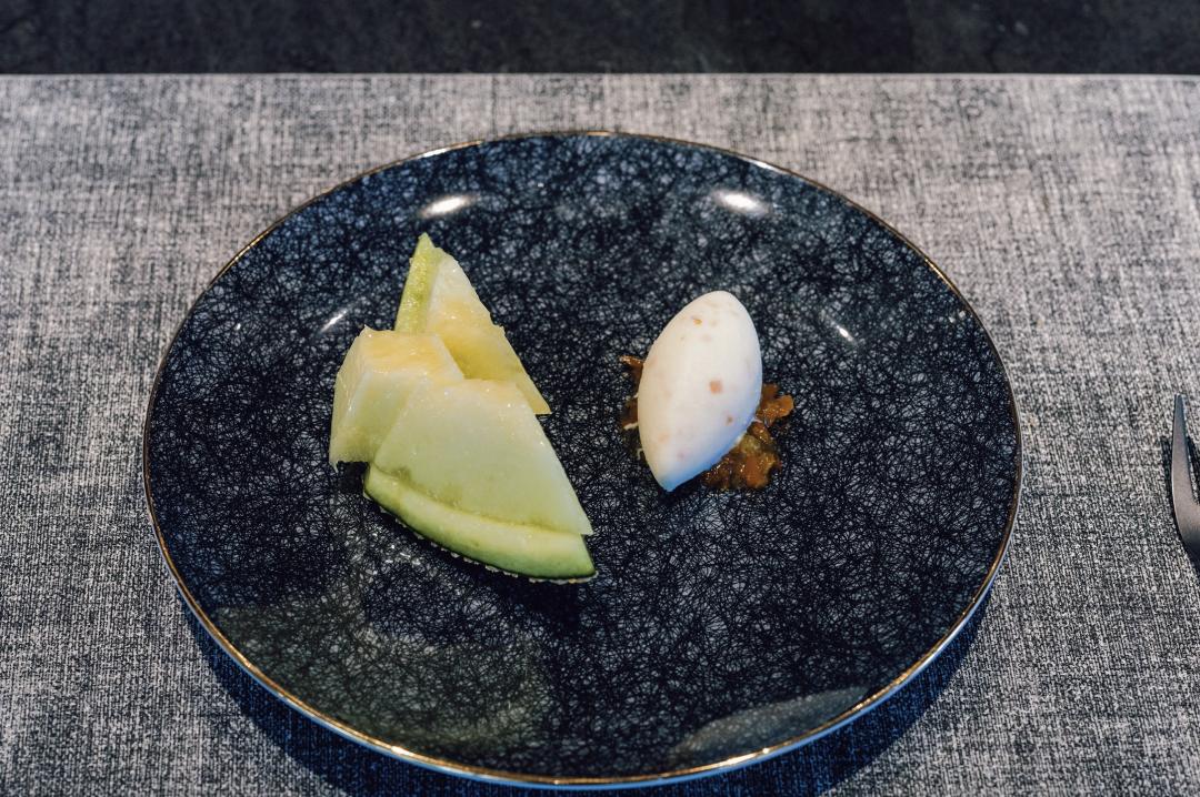 配备一星米其林黑珍珠餐厅,比米其林黑珍珠高端的餐厅