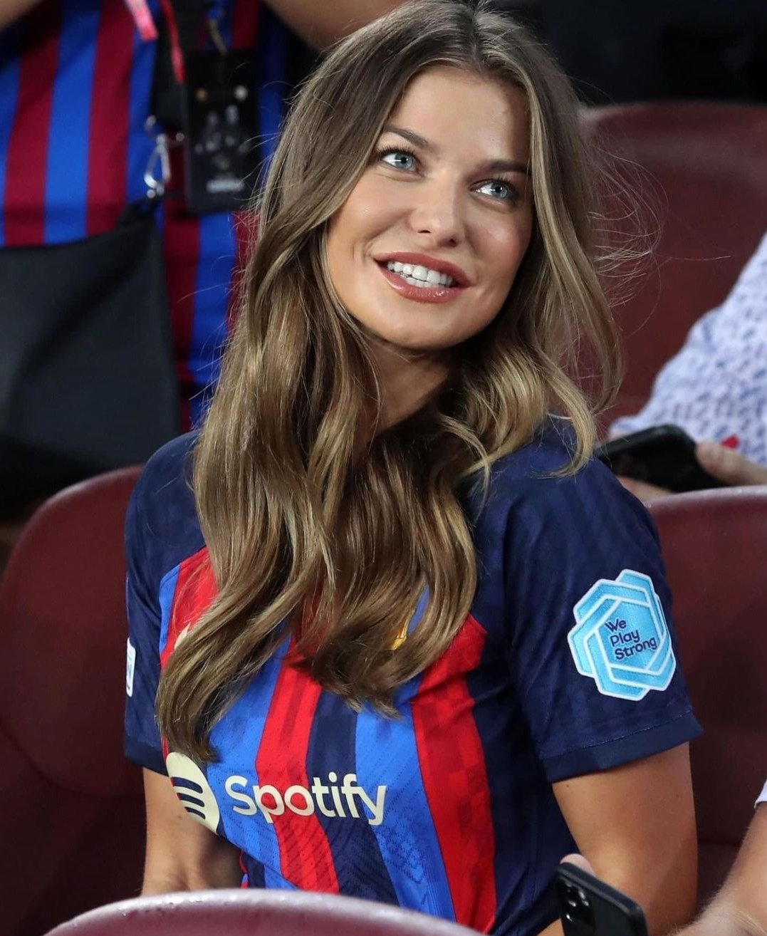 场上众星争辉，场下群芳斗艳，前中超二星妻子最具气质