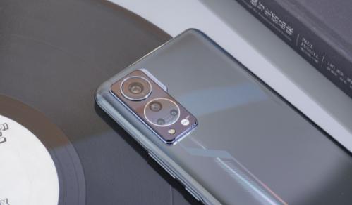 中兴手机把骁龙870带入两千以内,中兴搭配骁龙870的曲面屏手机