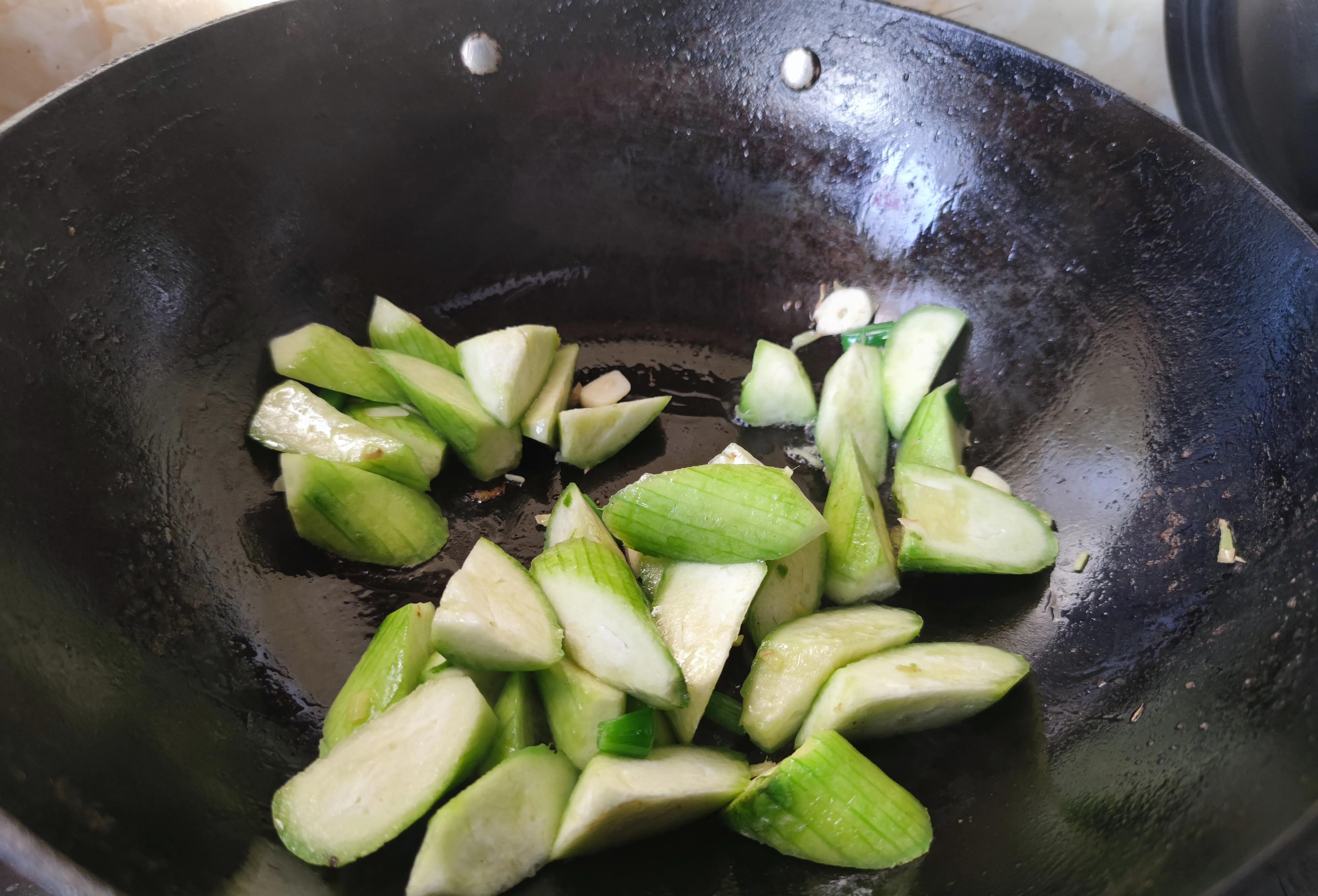 夏季养生应少吃这3种寒性食物,明日入伏建议大家少吃绿豆和生姜