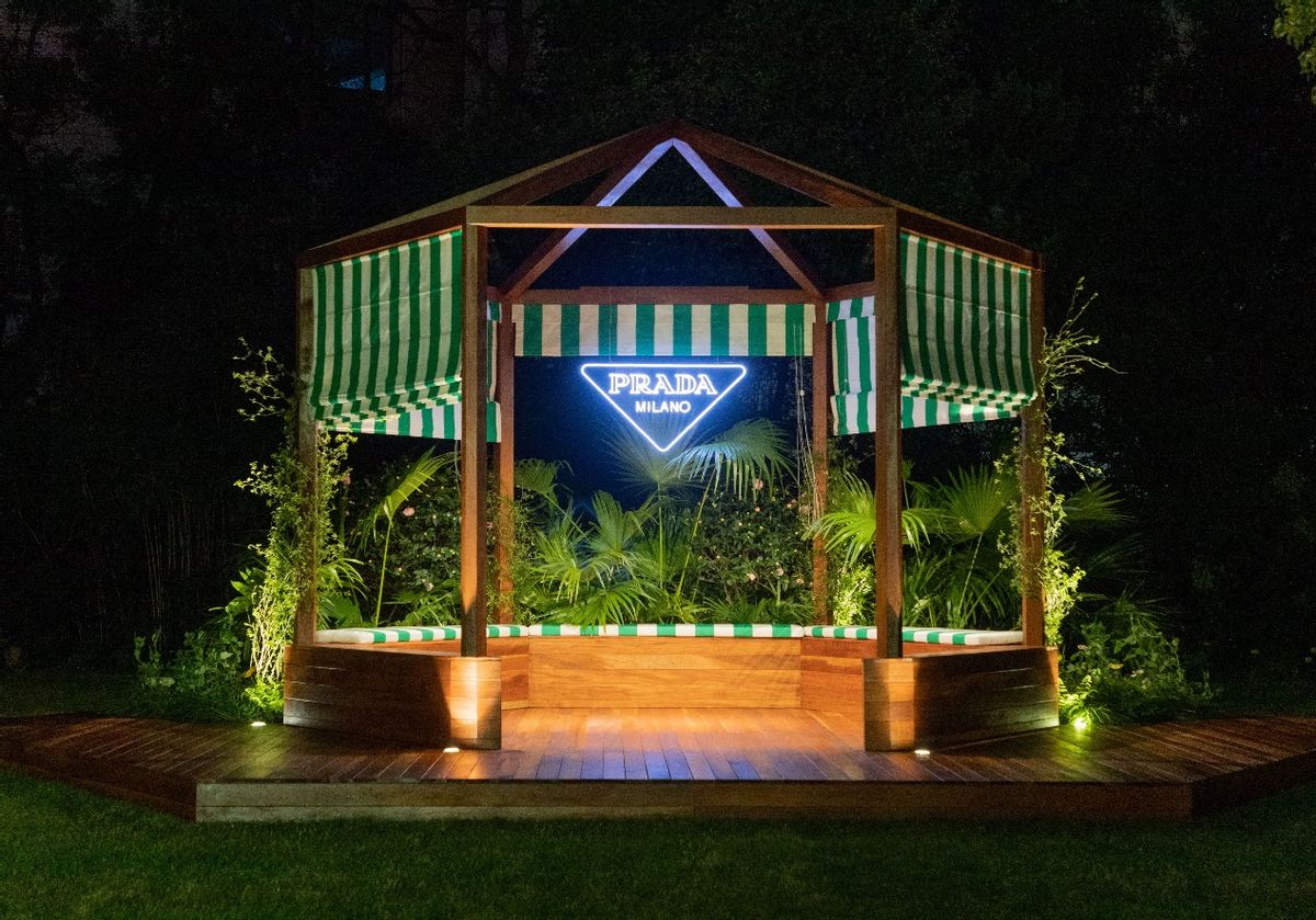 pradatropico快闪店,prada夏季新款黑白条纹风