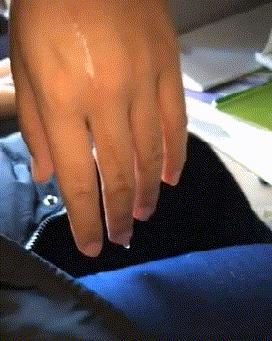 妹子，你的背的包很别致啊，旁边兄弟盯得眼都直了，哈哈哈哈哈哈