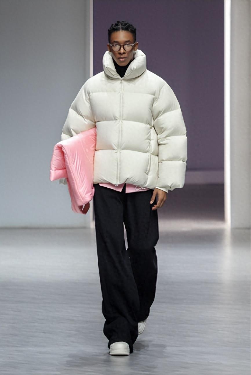 太平鸟绒入新境冬季大秀,太平鸟德绒保暖内衣儿童