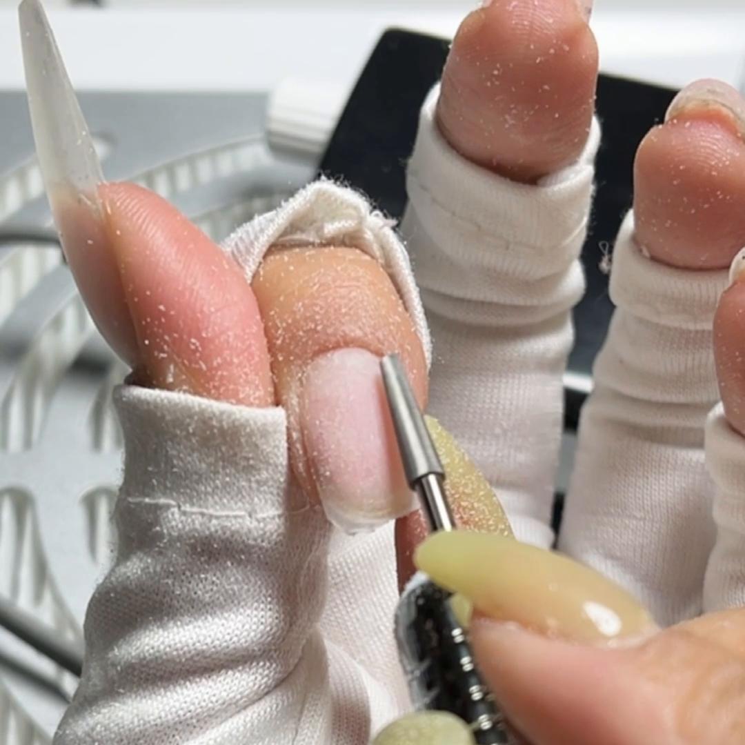 有护层的指甲怎么卸甲,打磨指甲卸甲的正确方法