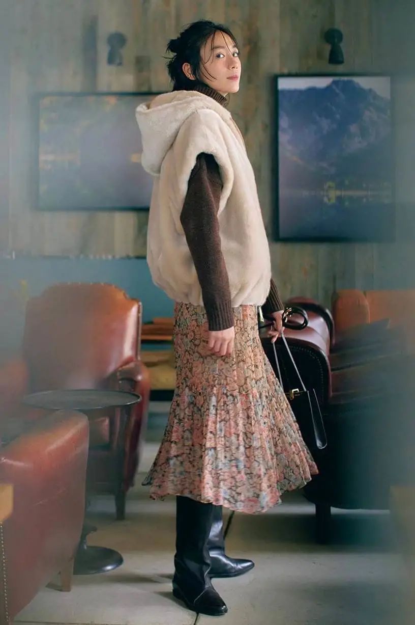 穿裙子靴子过年,过年穿了裙子显瘦