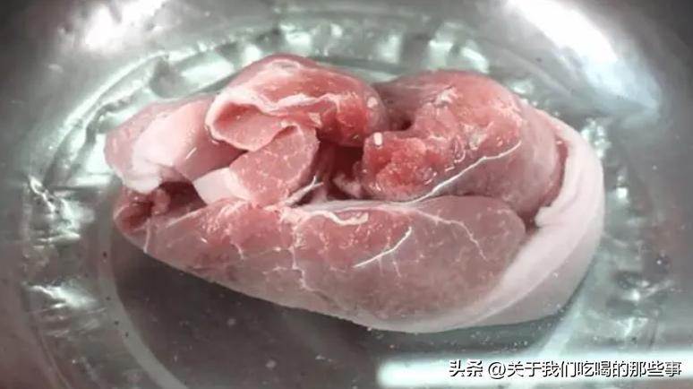 不管解冻什么肉必须做这一步,凉水解冻大肉需多长时间