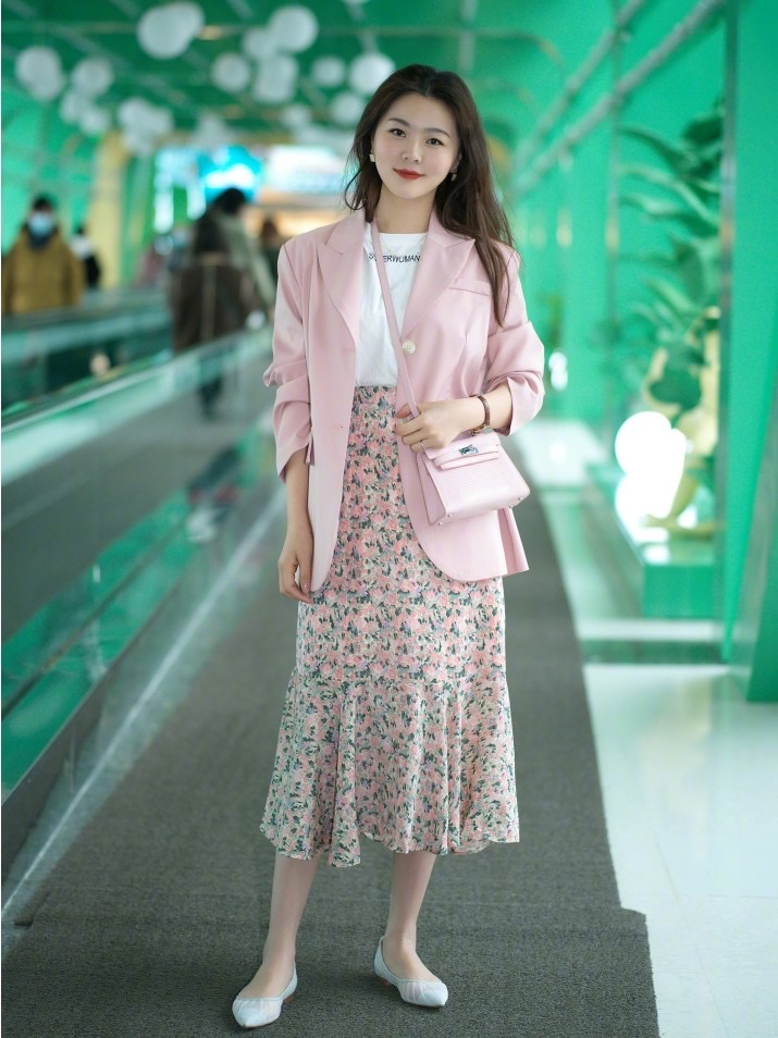 藏蓝色裙子搭配什么颜色外套好看,春款时尚气质女装外套百搭洋气