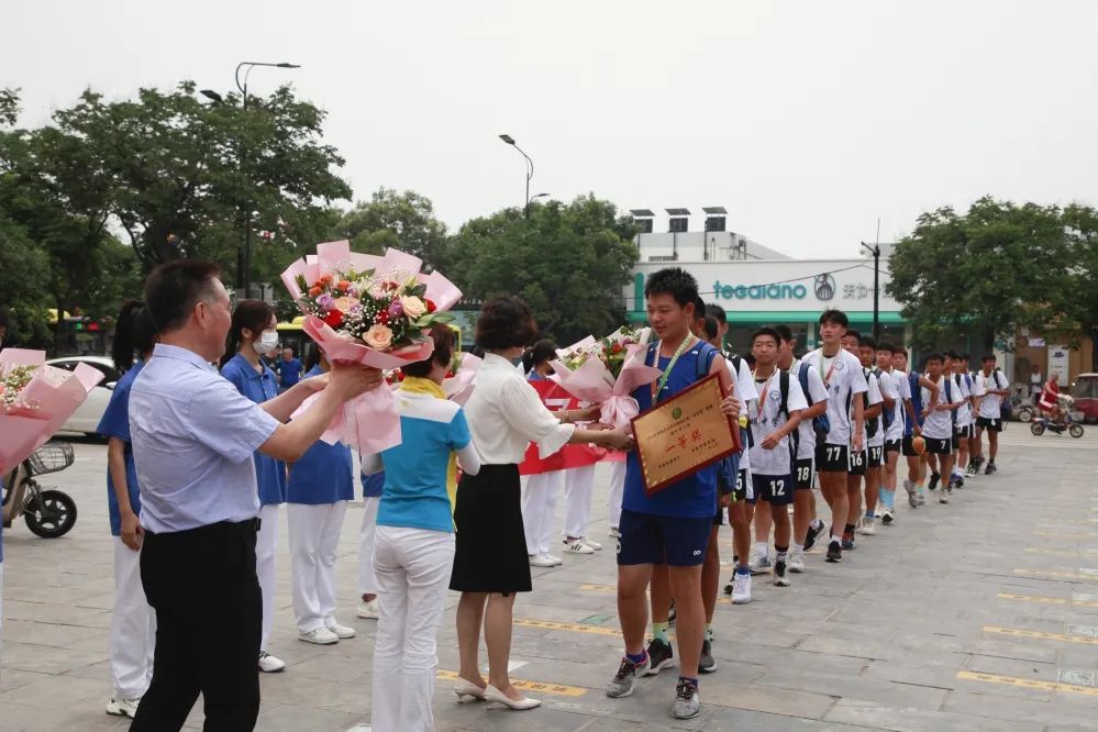 开封金明中学足球队的照片,金明中学足球队