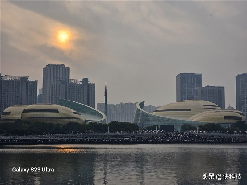 三星galaxys22超大杯,三星galaxys23ultra湖屿蓝评测