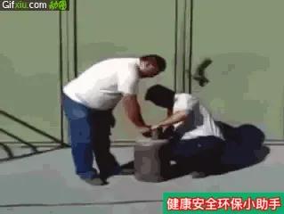 乙炔瓶燃烧,乙炔瓶小口突然冒烟怎么处理