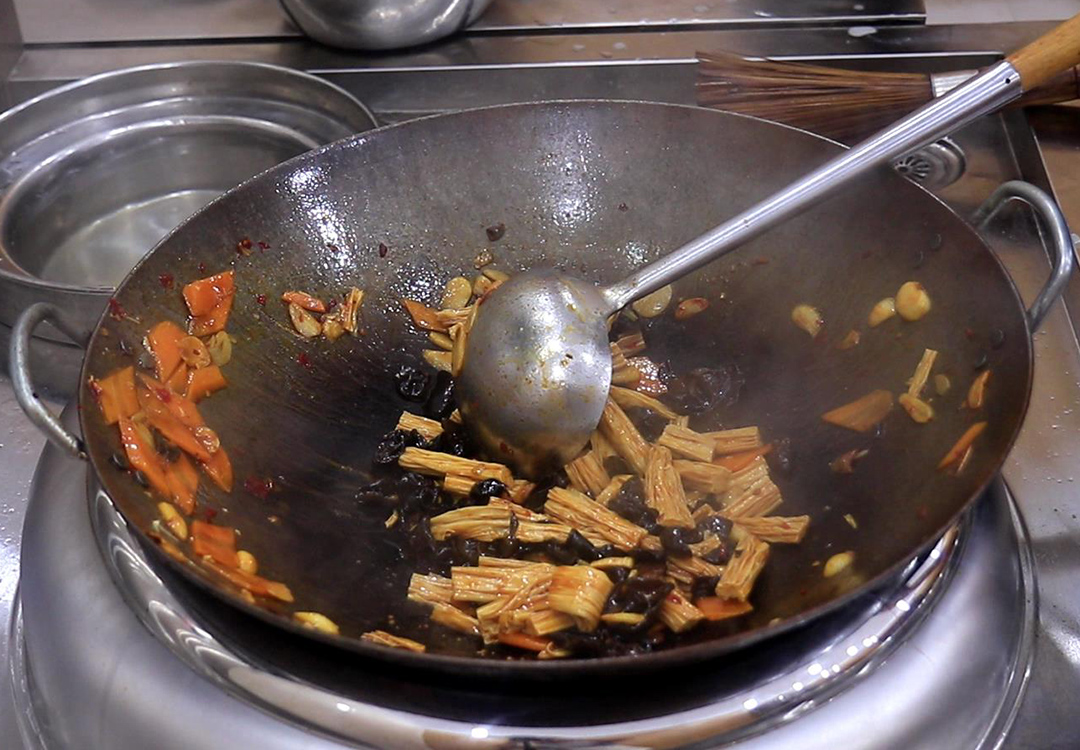 中老年人补钙吃这十种食物最有效,中老年人喝牛奶还是奶粉补钙好