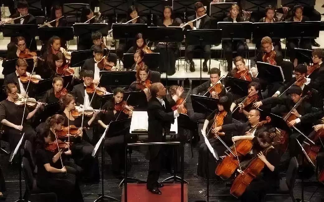 听天空之城音乐会前的功课,听新年音乐会