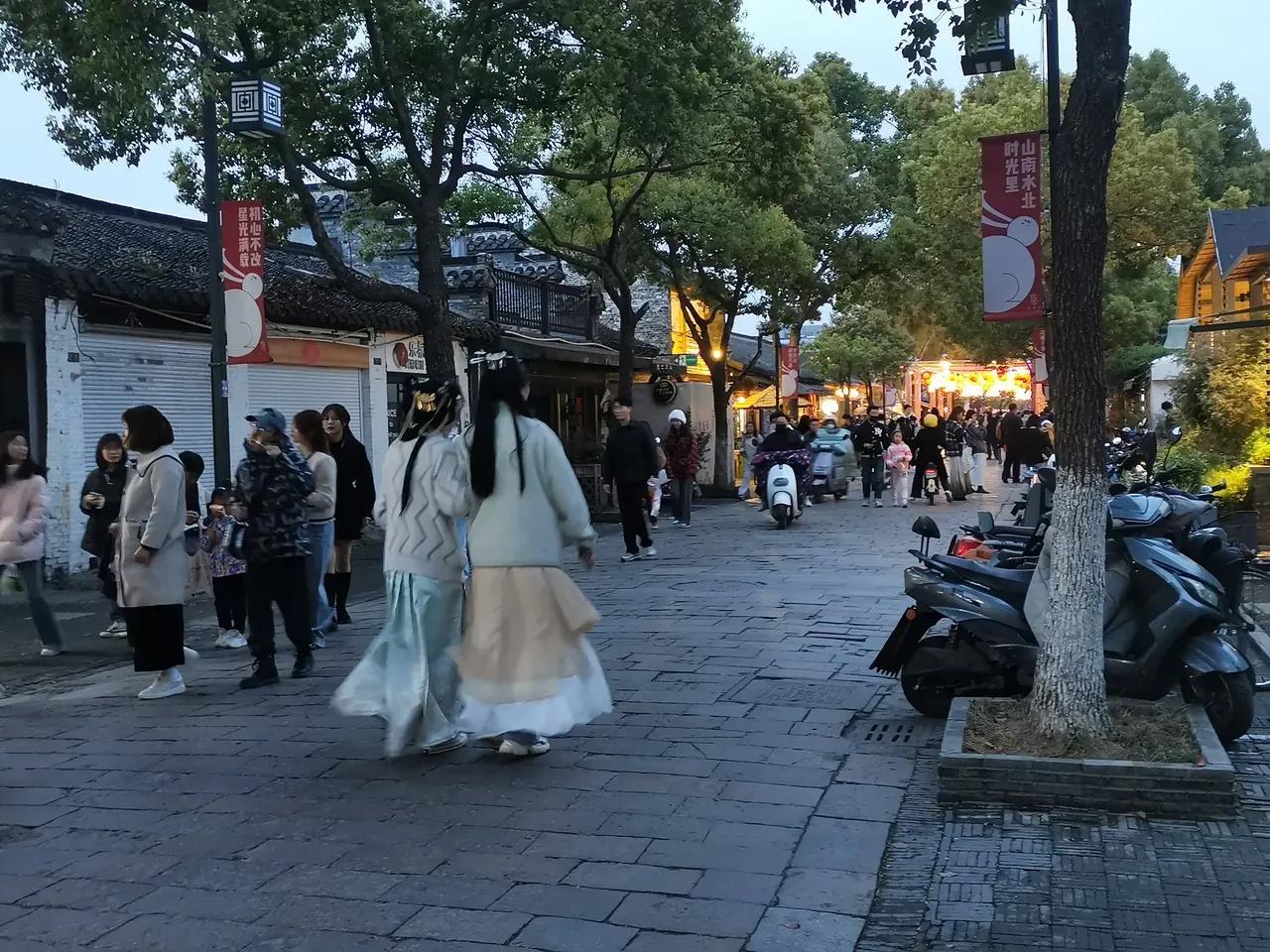 寰愬窞鍒伴噸搴嗗叚鏃ユ父,浠庡緪宸炲幓鏃犻敗鏃呮父