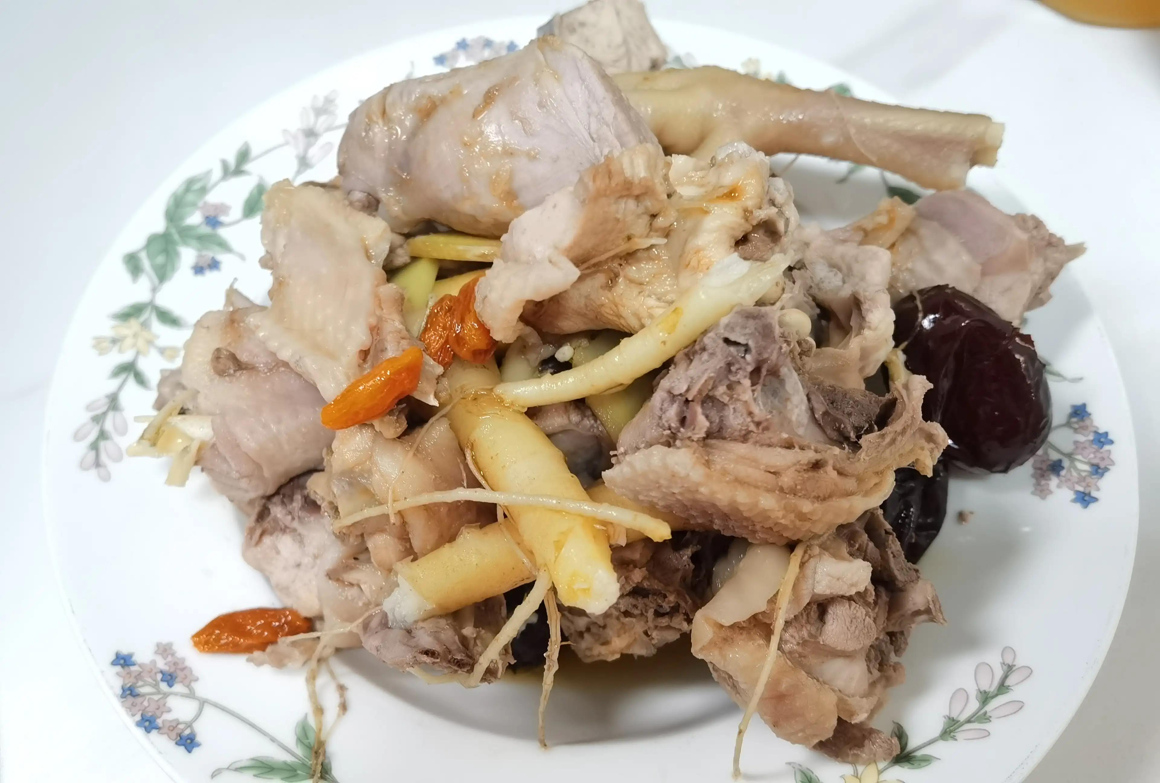 白鸽炖鲜人参补气血,鲜人参煲老鸡