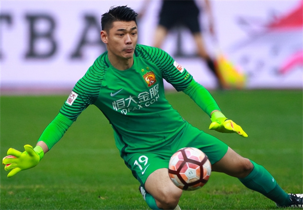恒大队长曾诚完整版,恒大第一门将曾诚依然热爱足球