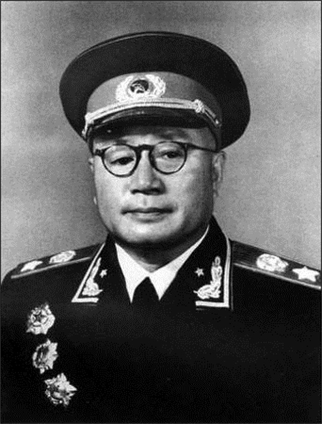 1935年大渡河边，一老秀才深夜见毛*东泽**，留下一句话救了两万红军