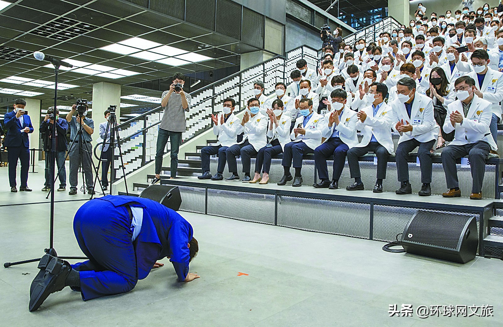 跪拜礼是韩国的最高礼仪,在韩国鞠躬礼礼仪含义