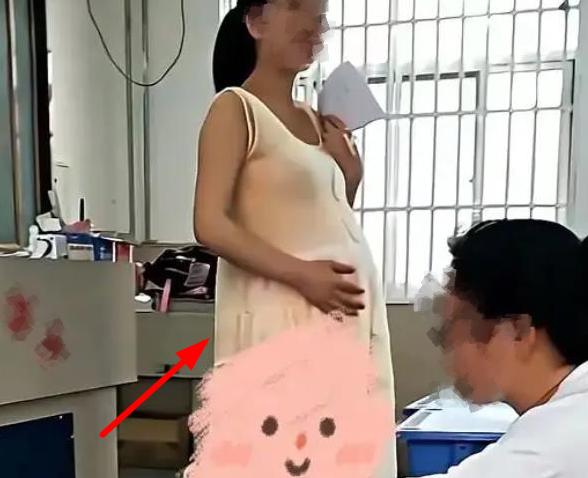 教师穿孕妇装被举报结果,老师穿孕妇装被举报后续处理