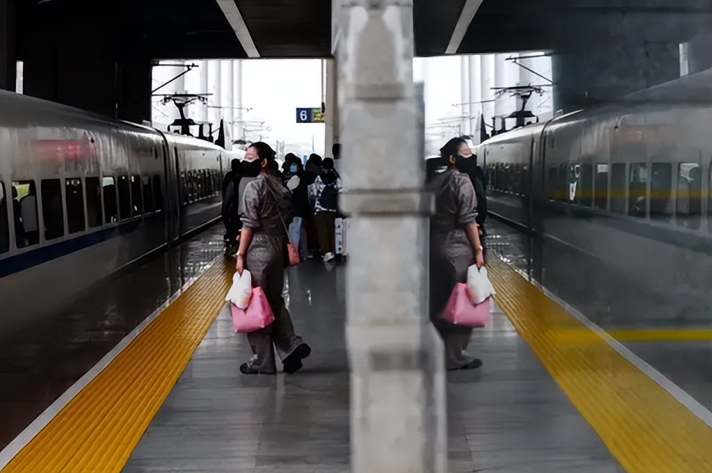 专家称年轻女性要学会“与狼共舞”，火力值：4668548