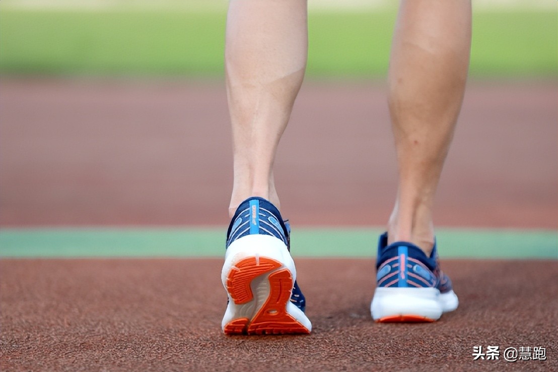 什么样的跑鞋能提高速度,适合日常跑步训练的跑鞋