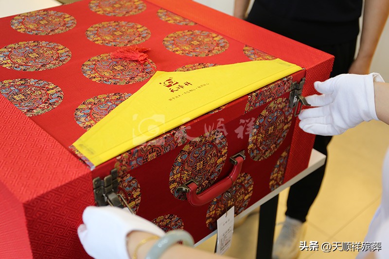 在哪能买到老人的寿衣,老人要提前准备寿衣吗