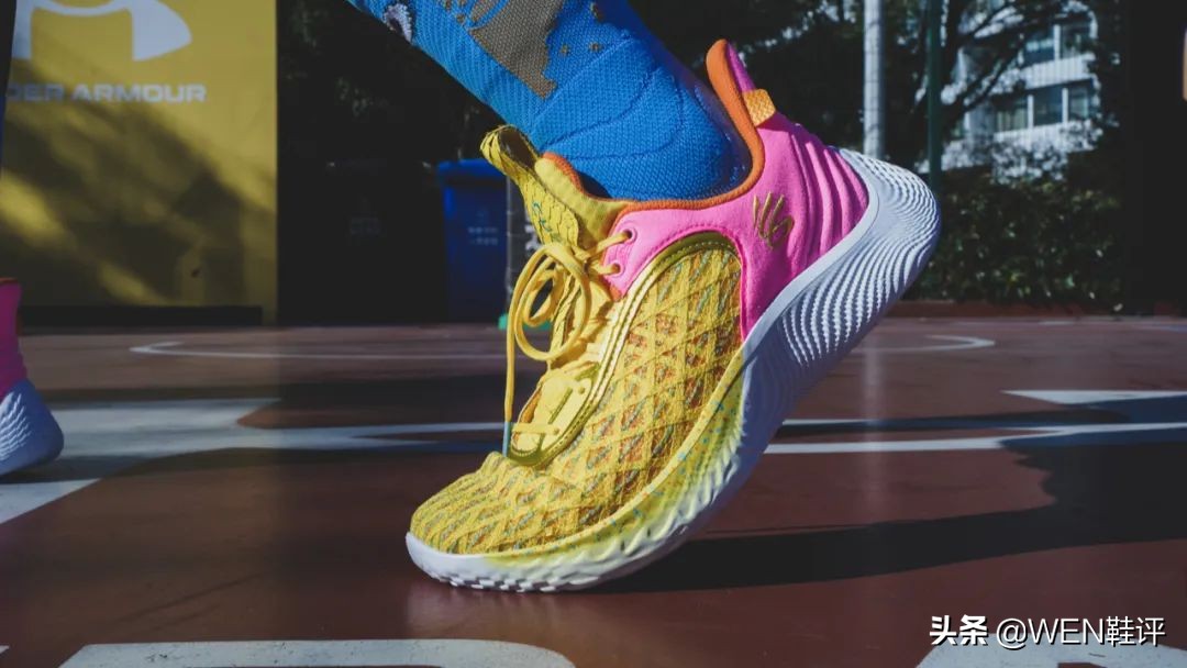 突破强的后卫鞋,库里穿库里9