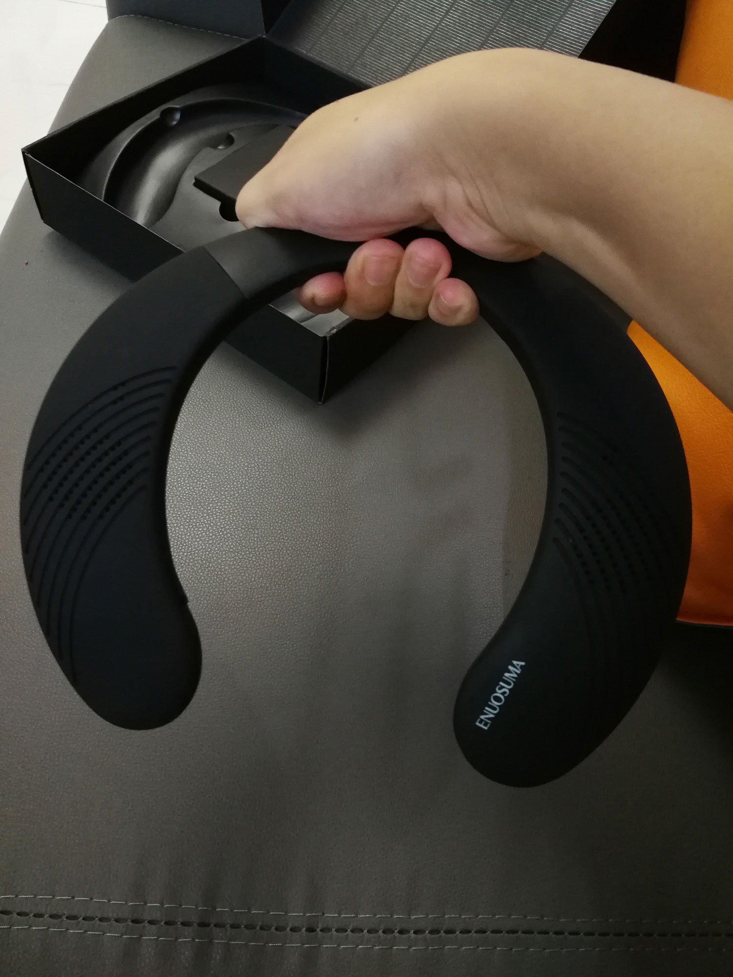 便携颈挂式蓝牙音箱,挂耳式蓝牙音箱