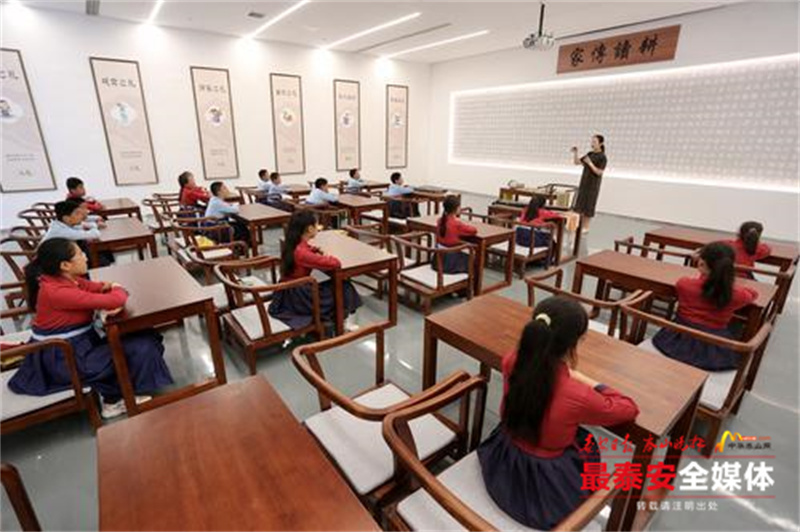 办好惠民实事再提群众幸福指数,突出重点扎实办好15件为民实事