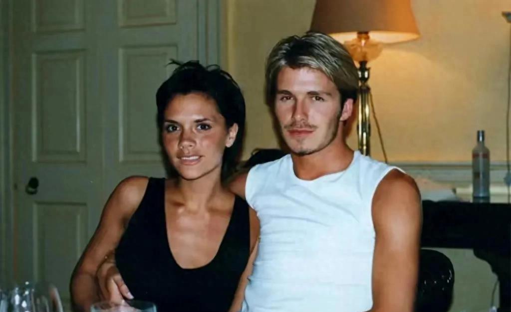 你看你看贝嫂的脸偷偷在改变！曾经的辣妹整容之后变成了现在这样