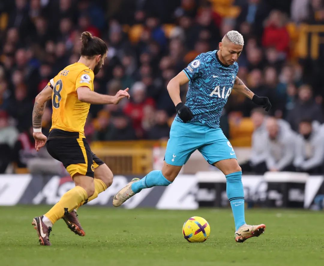 我们必须保持冷静用英语怎么说,我们要保持冷静和清醒