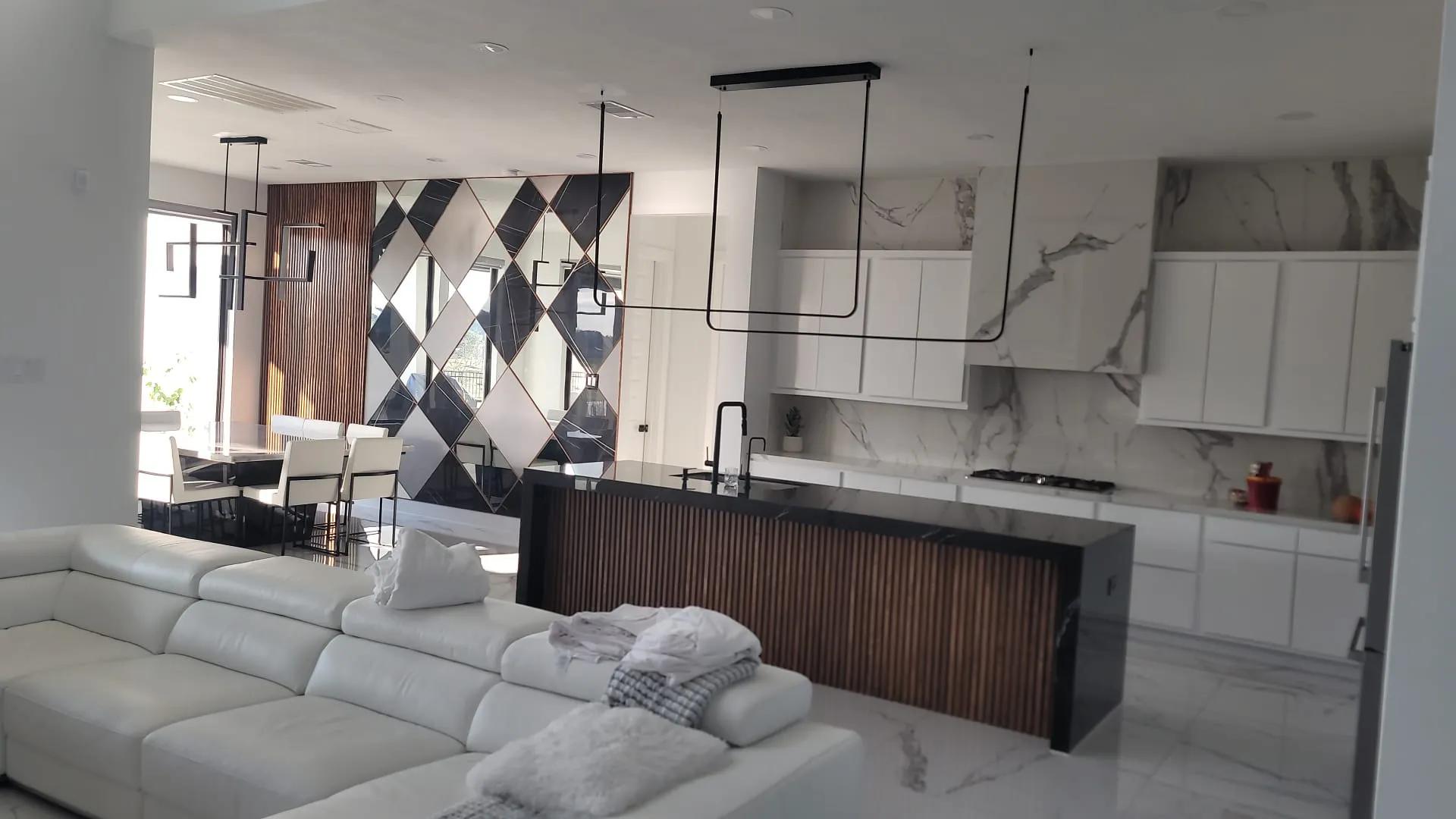 和美国客户签订合同,和美国客户交谈