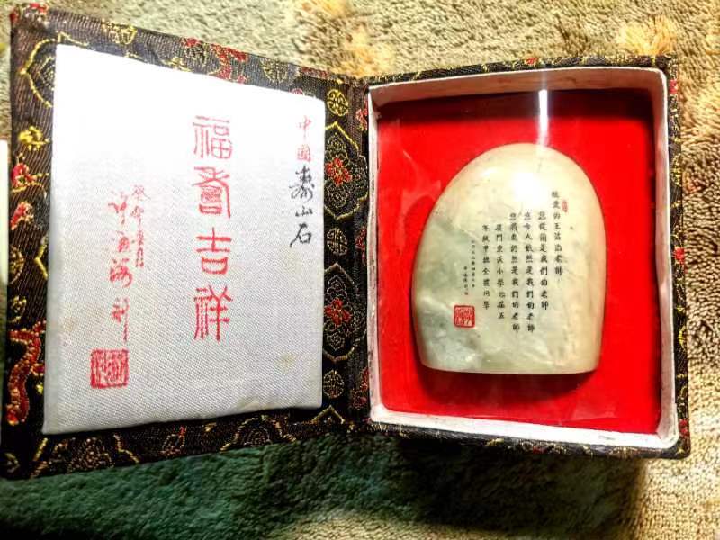 王老师送什么礼物给学生,圣诞节同学送给老师的神秘礼物