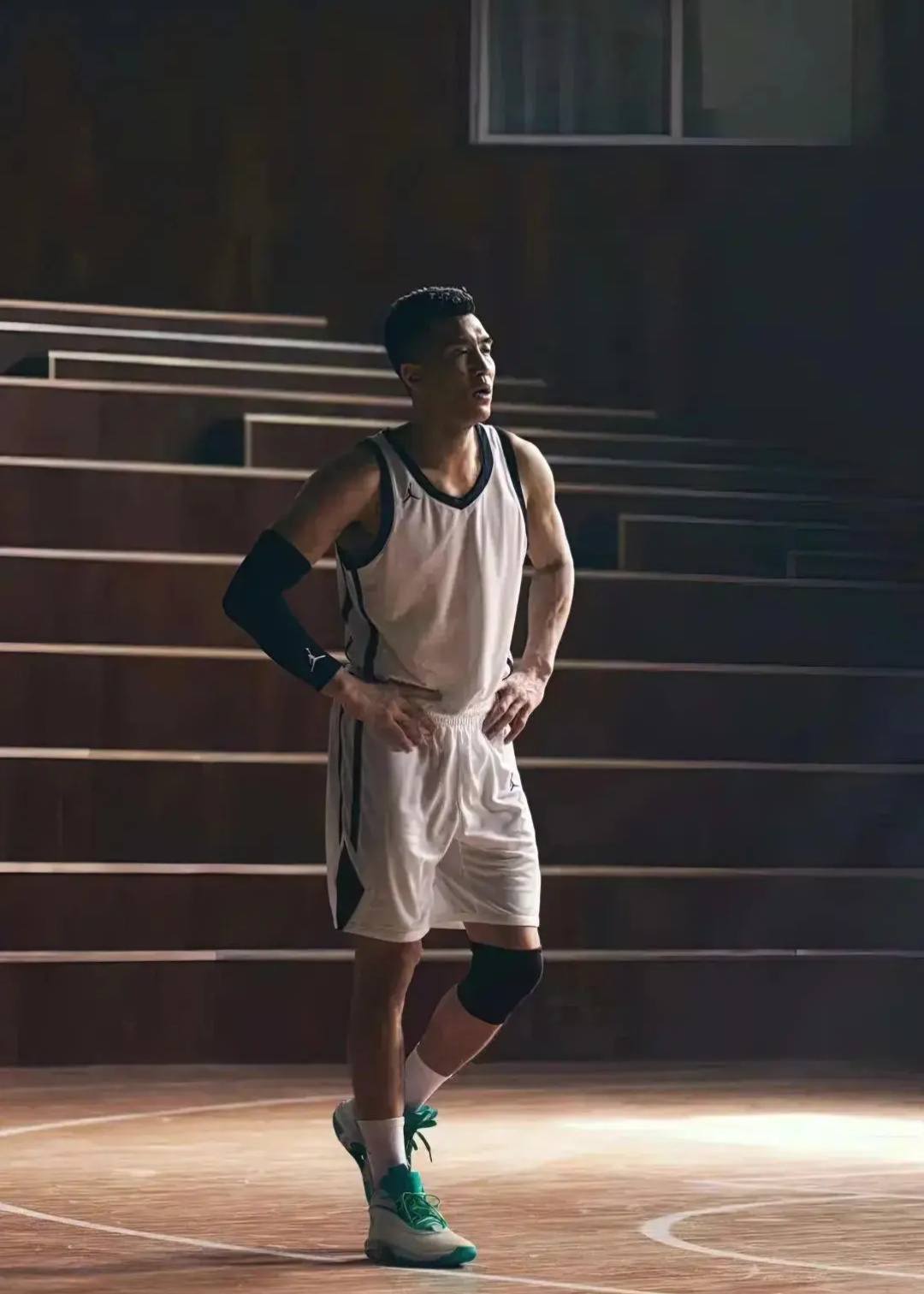 郭艾伦亚洲第一后卫的由来,郭艾伦比赛为什么可以穿aj